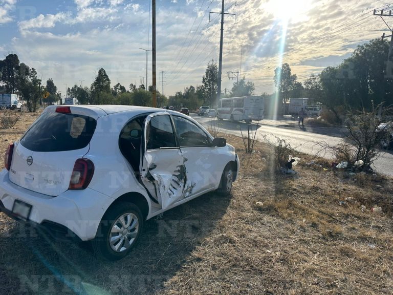Chocan ruta y vehículo en Guadalupe