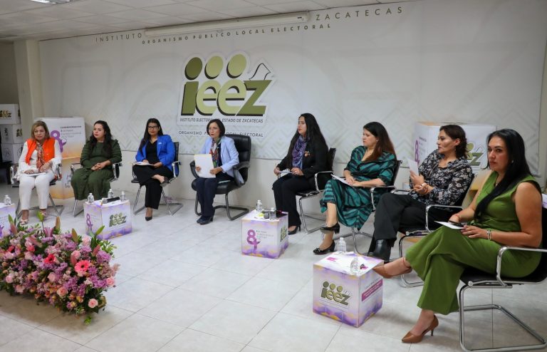 Desiguales, condiciones para mujeres en política