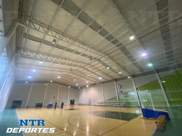 Mejoran iluminación en Unidad Deportiva de Colinas del Padre