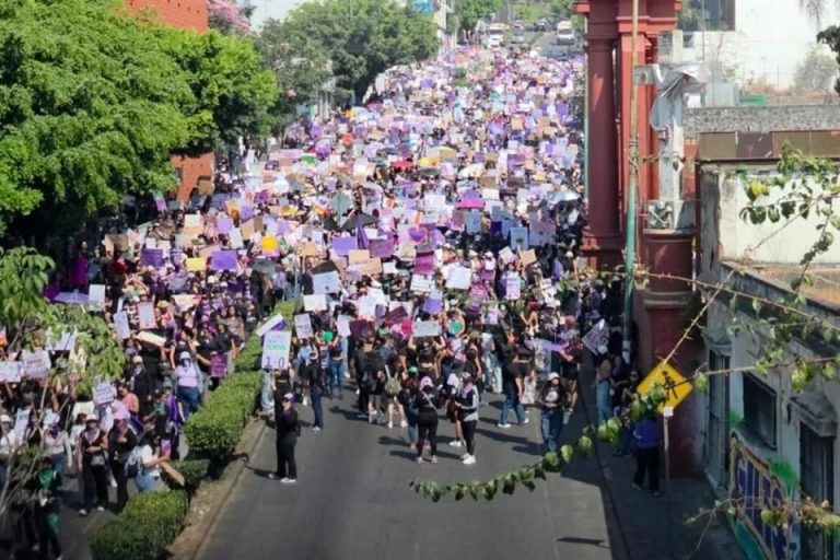 Marchan en Morelos por 8M tras feminicidios de estudiantes