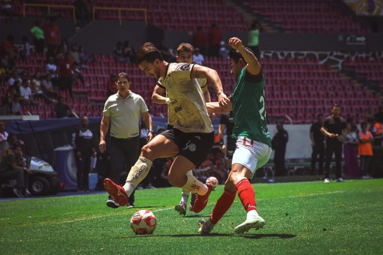 Mineros se impone ante Leones Negros