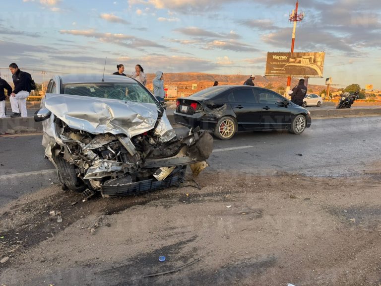 Múltiple accidente deja 10 personas heridas