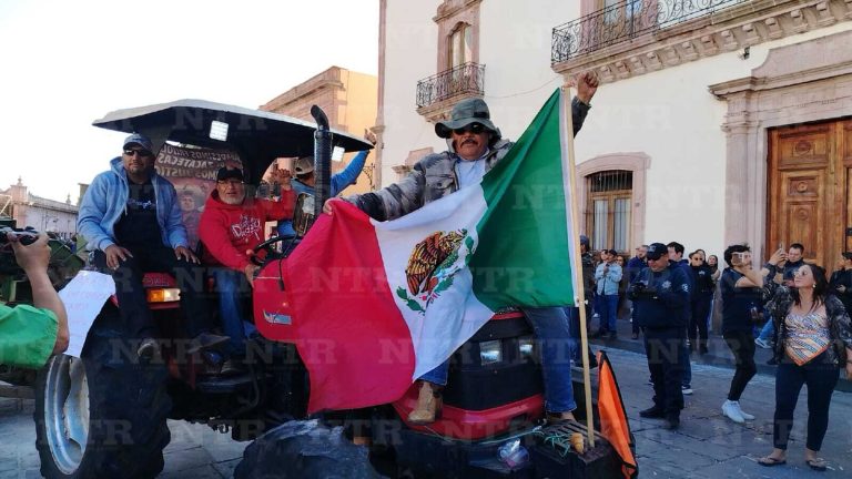 Termina plantón de agricultores; alcanzan acuerdos