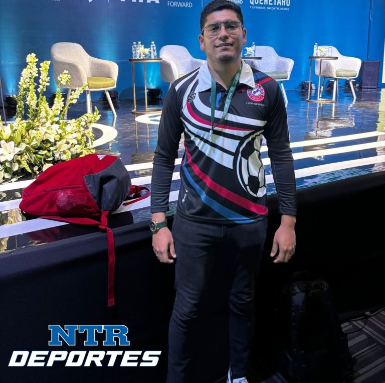Zacatecano participa en Congreso de Futbol Formativo