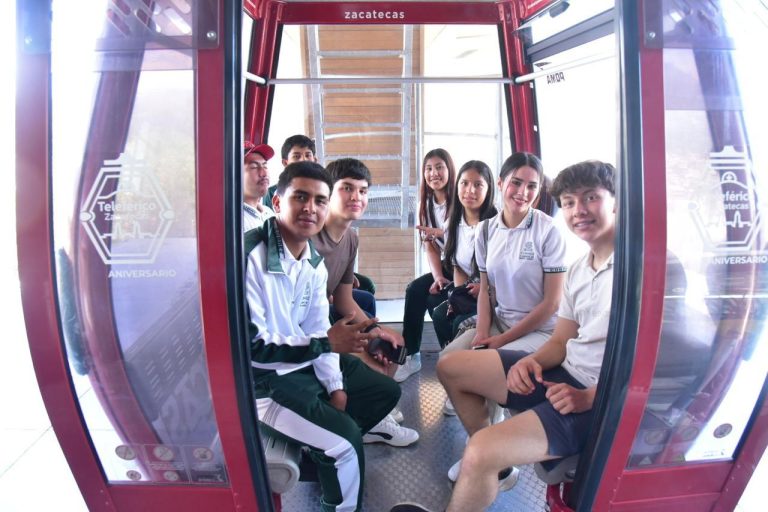 Alumnos de prepa disfrutan con el programa «Abre tu Mente»