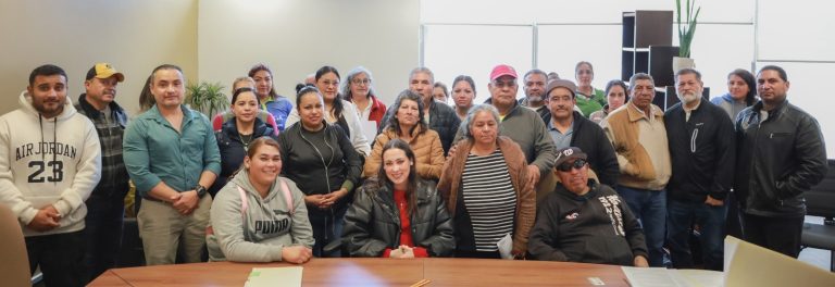 Firman escrituras 53 familias de la CTM
