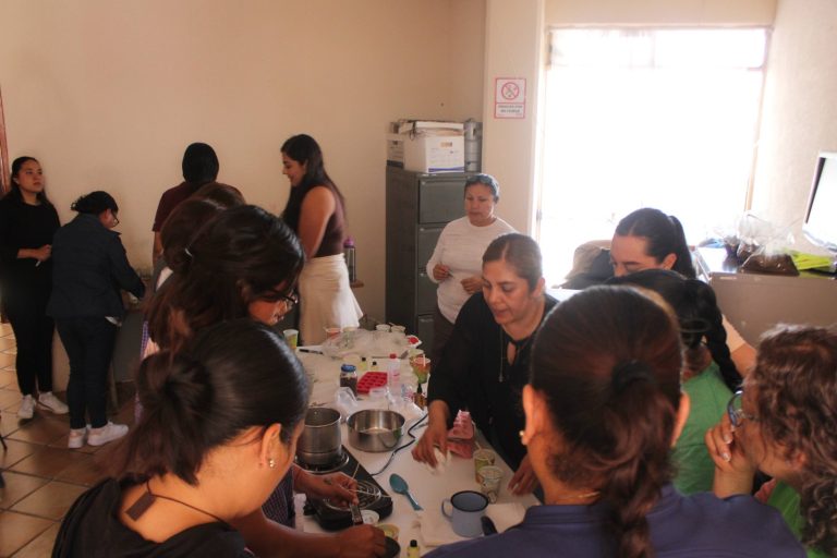Fomentan el autoempleo con curso de velas artesanales