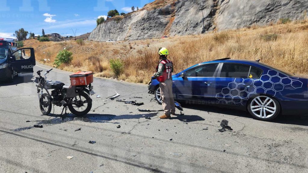 Choque entre un vehículo y una moto deja un lesionado - NTR Zacatecas