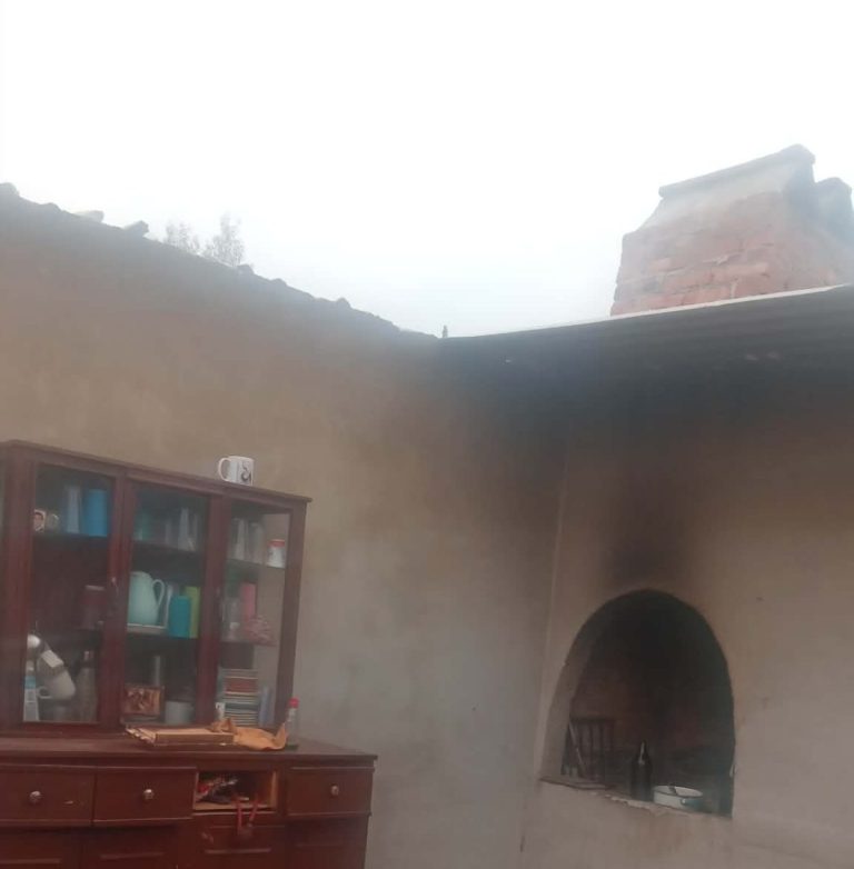 Piden ayuda; tormenta destruye su techo