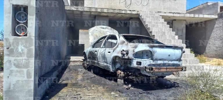 Se incendia auto desvalijado en Fresnillo