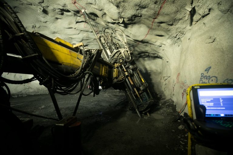 Actividad industrial cierra con caída de -2.8%