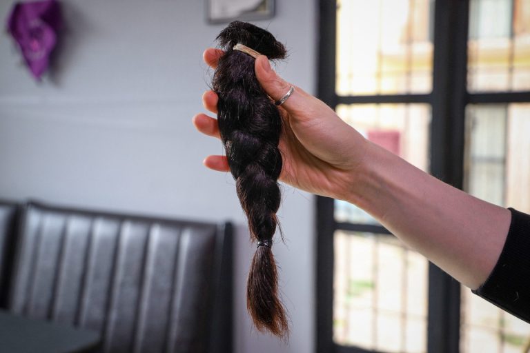 Recolectan cabello para limpieza de playas