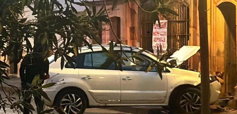 Chocan contra vivienda del centro; hay dos heridas