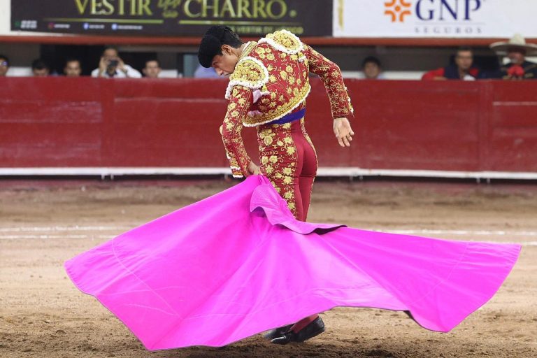 Emilio de Justo, la primera salida a hombros del Serial Taurino