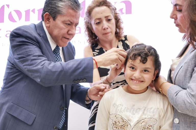 Enciende gobernador procesador de aparatos cocleares