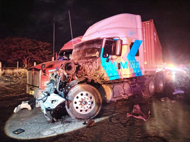 Fatal accidente entre tres unidades deja un muerto