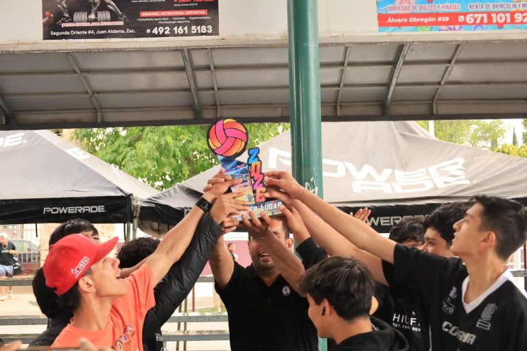 Miguel Auza campeón de cuadrangular de voleibol