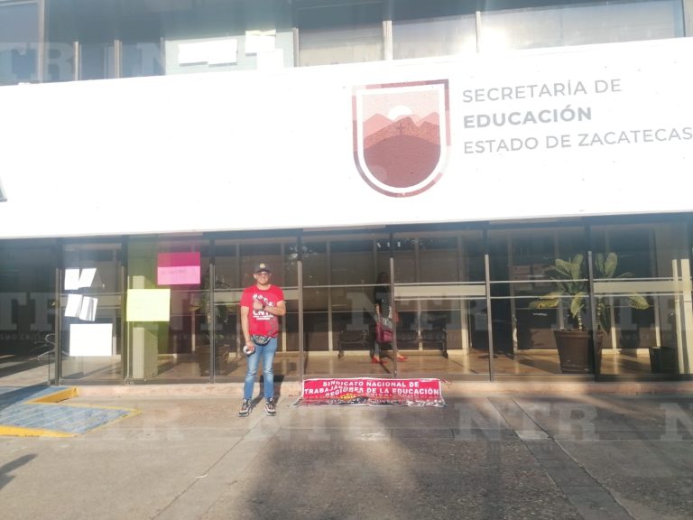Le dan largas para cambio de escuela
