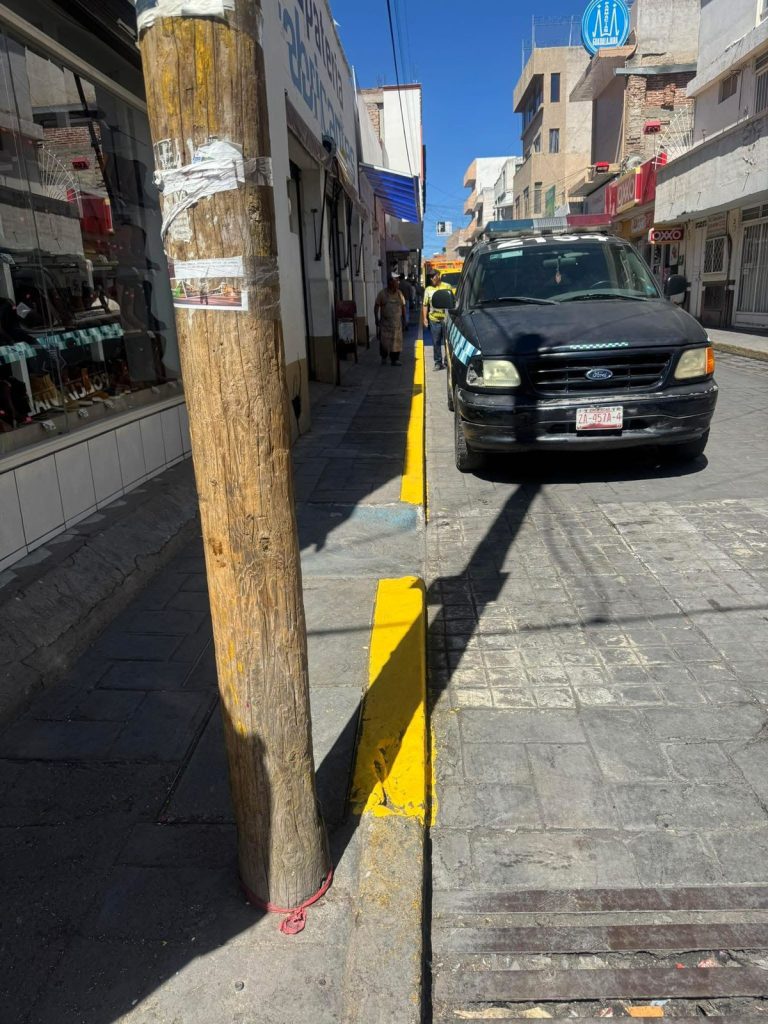 Extienden líneas amarillas y sufre comercio