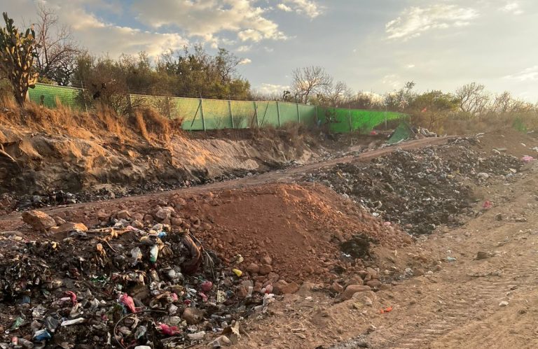 Tras 2 meses activo, apagan incendio en basurero