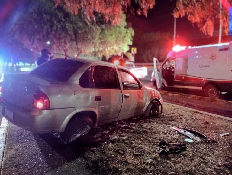Volcadura durante la madrugada deja un lesionado