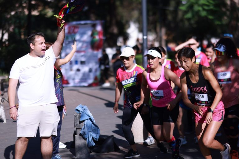 Participa Varela en carrera atlética en favor del emprendimiento femenino