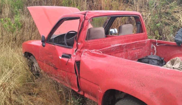 Hombre vuelca aparatosamente en Genaro Codina