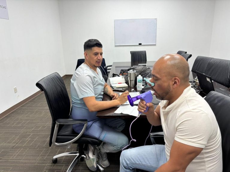 Realizan pruebas de espirometría