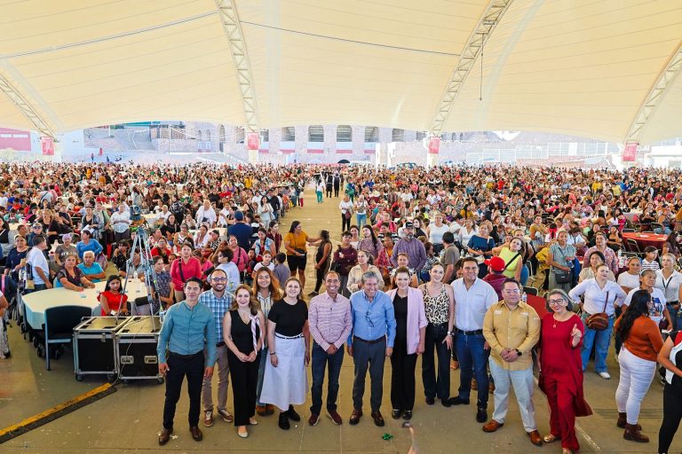 Festejan a mamás en la Megavelaria