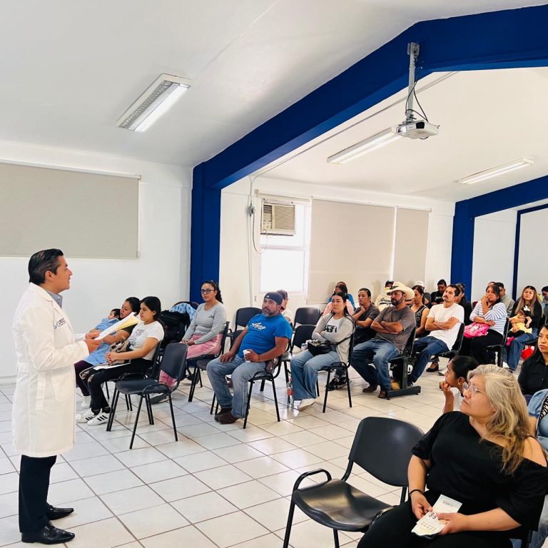 Imparte CREE “Escuela para Padres”, un espacio de apoyo