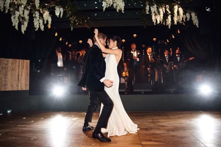 Celebran Harry y Meghan 8 años con fotos inéditas de boda