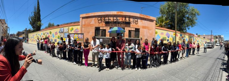 Crean mural en escuela 11 de Julio