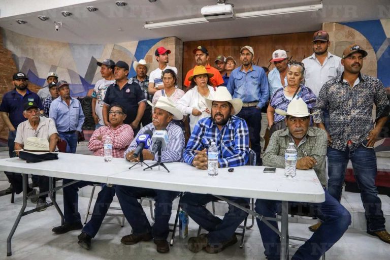 Dejan plantados a productores en el Congreso