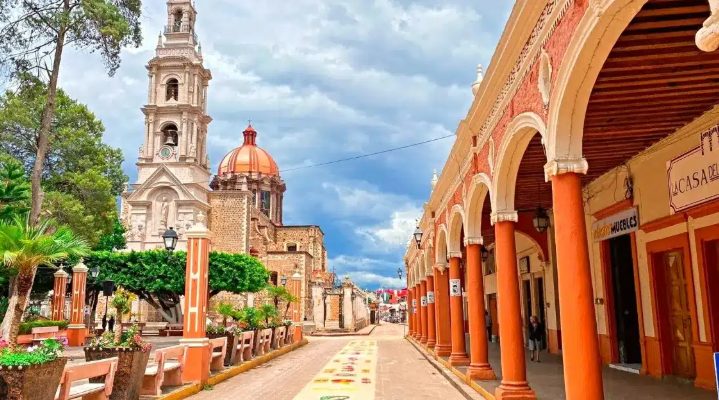 Entregan 3 nuevas aulas en prepa de Charco Blanco