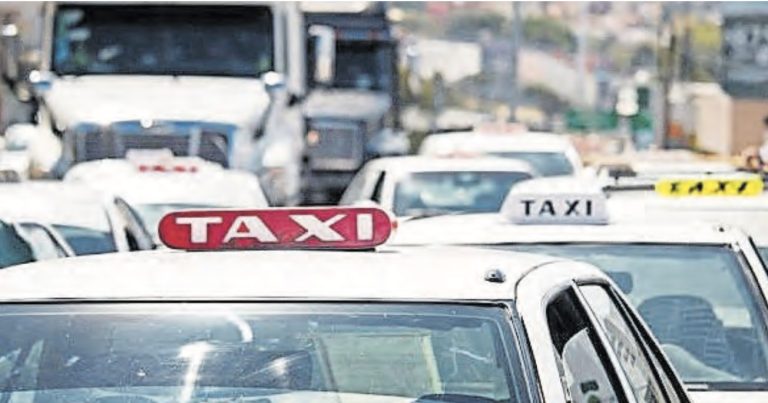 Extorsionan a taxistas en tres municipios