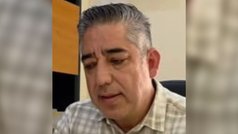 Falso, renuncia de secretario; pidió licencia