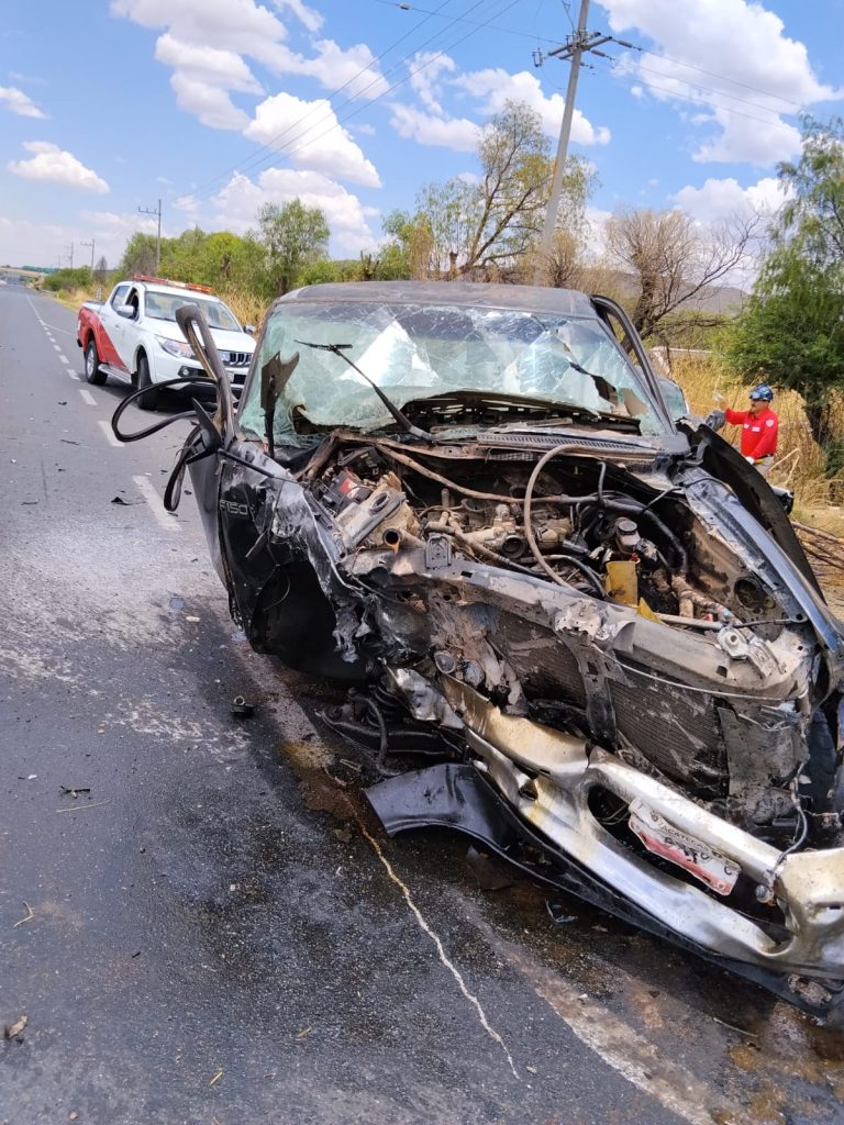 Fuerte accidente deja cuatro heridos