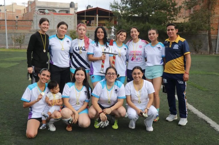 Odontología se corona en el Futbol 7 Femenil de la UAZ