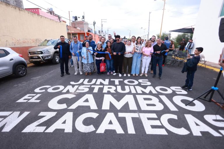 Pavimentan calles en Lomas de Cristo y Colinas del Padre
