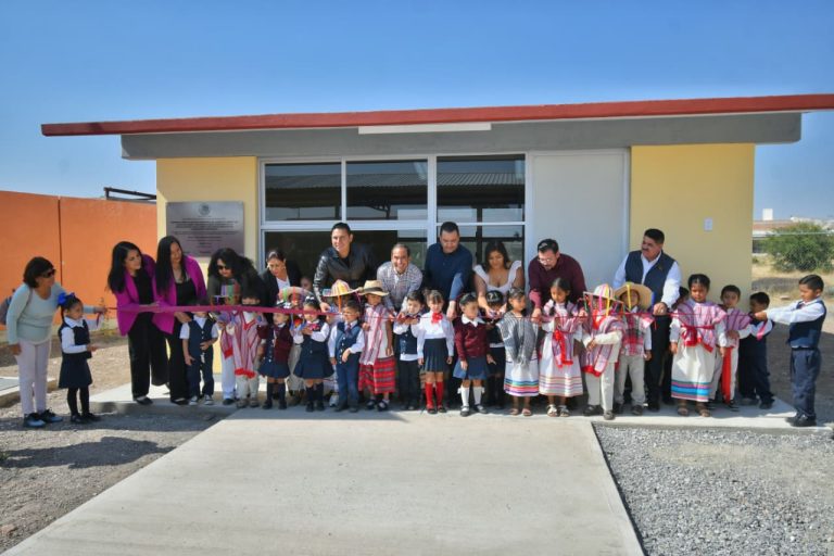 Entrega Pepe Saldívar aula en Jardín de Niños de Cieneguitas