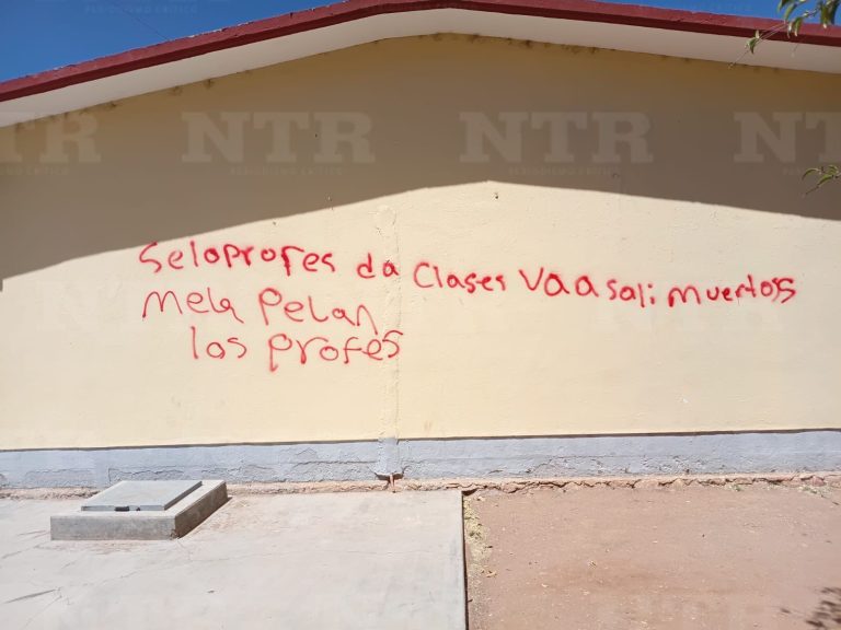 Reabre escuela tras amenazas a profesores