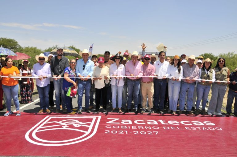 Rehabilitan camino Chichimequillas-El Mezquite