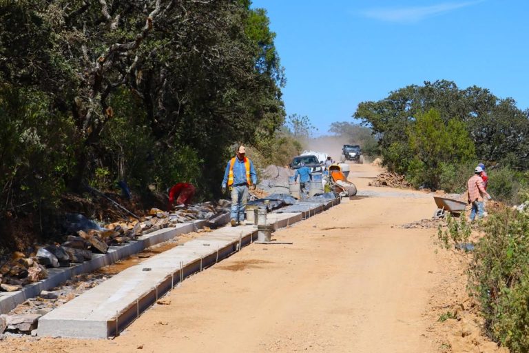 Invierten más de 98 mdp en caminos artesanales en Zacatecas