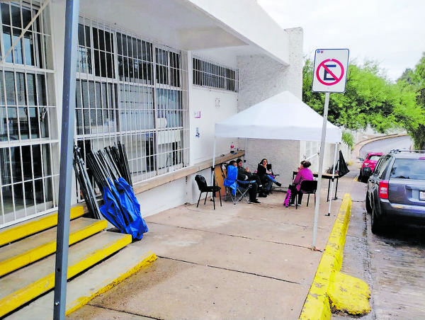 Sigue plantón de Telesecundarias