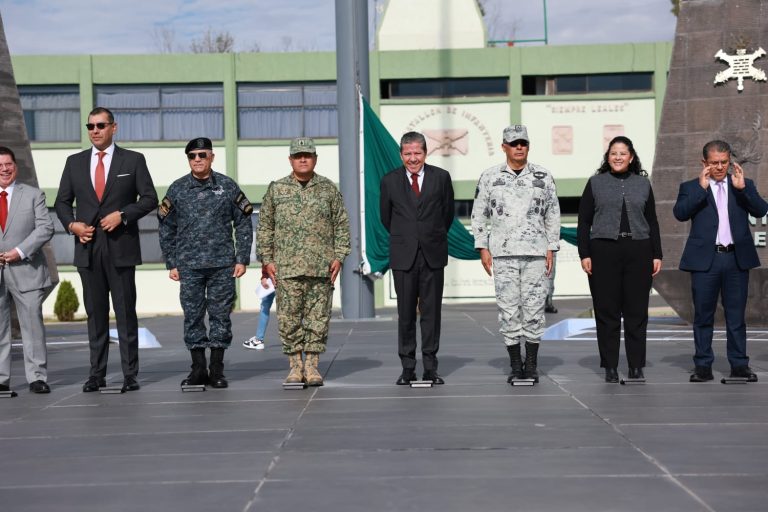 Encabeza DMA Honores a la Bandera