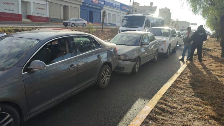 Accidente múltiple en bulevar metropolitano deja un lesionado