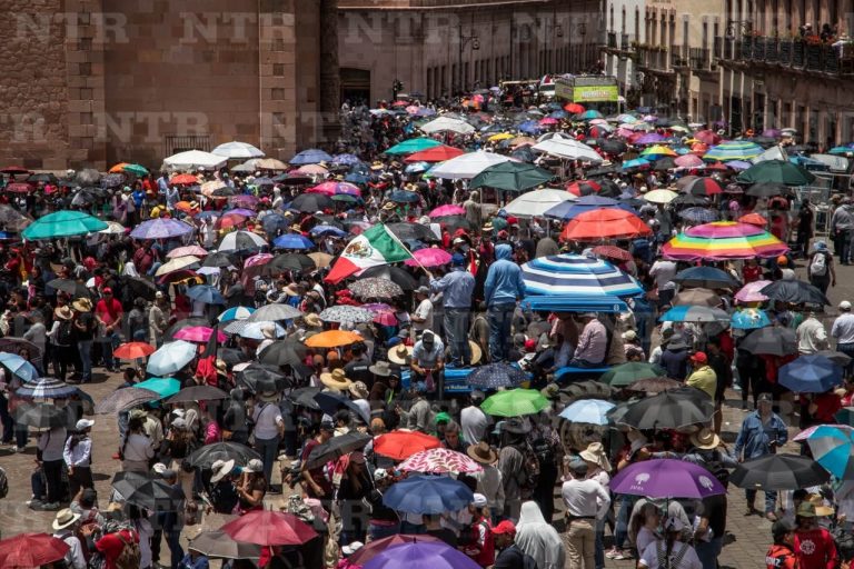 Marchan más de 20 mil por abrogación de la Ley del ISSSTE 2007