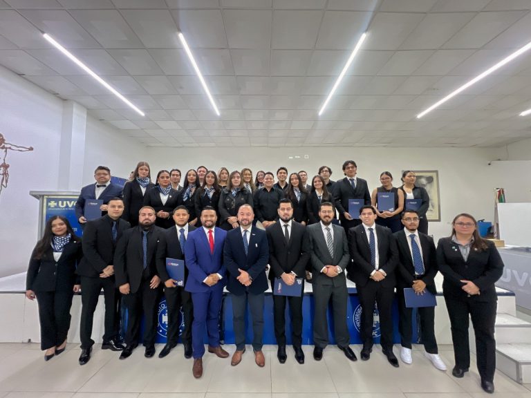 Estudiantes concluyen diplomados en Trinus y UVC