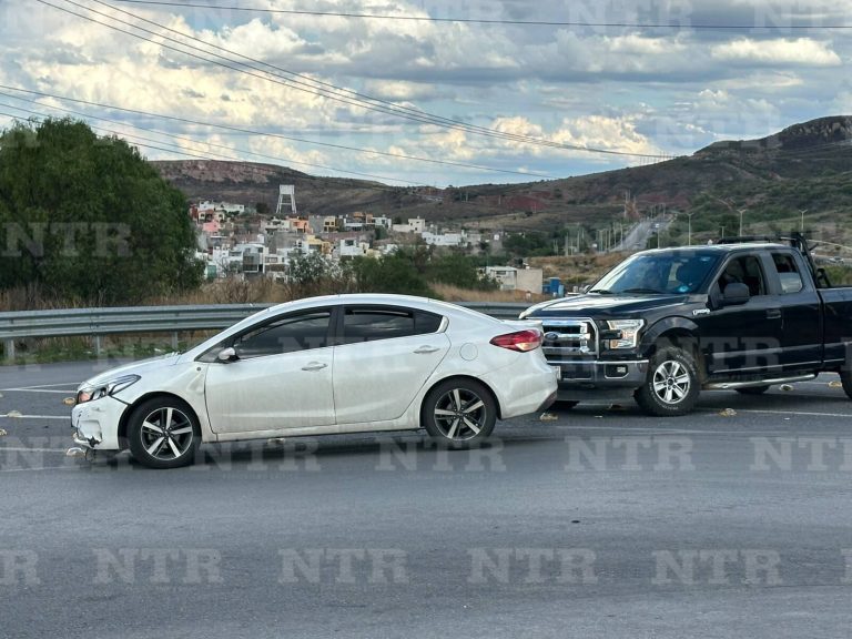 Motociclista resulta lesionado en accidente vehicular