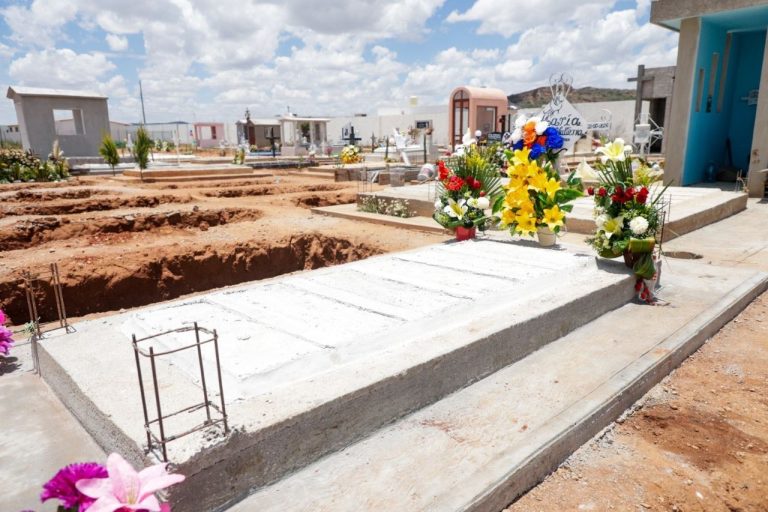 Buscan prevenir afectaciones a tumbas por lluvias